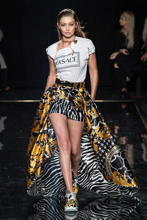 abiti eleganti versace donna|Abiti da donna di Versace .